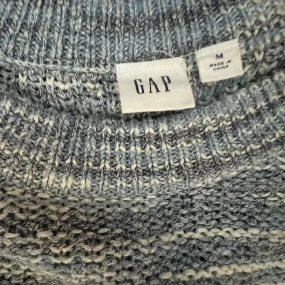 GAP- Sweater - Picture 2 of 2